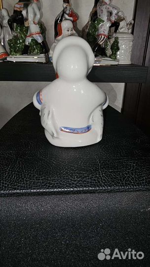 Фарфор статуэтка Ненецкий ребёнок (Якут с рыбами)