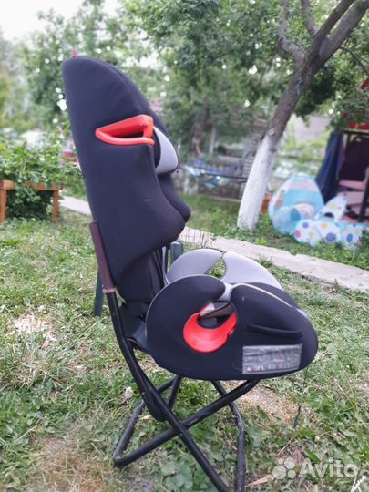 Автомобильное кресло