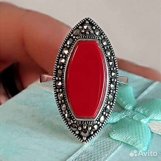 Серебряные серьги и кольцо р.18.5 с кораллом