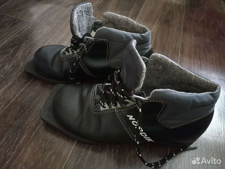 Лыжные ботинки