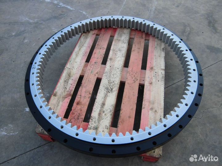 Опорно-поворотный круг ZX240-3, 9245728