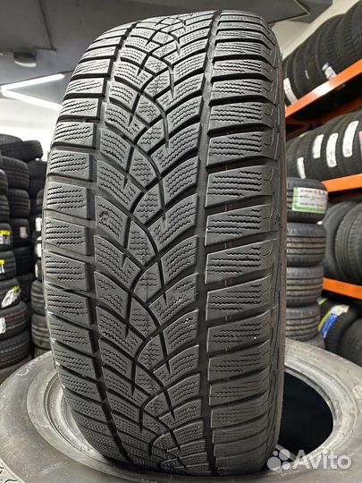 Goodyear UltraGrip Performance Gen-1 215/55 R17 98V