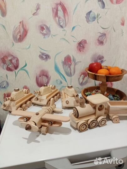 Деревянные игрушки (паравозик, танк, самолет и др)