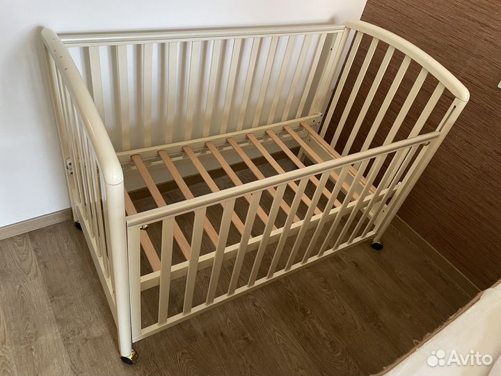 Детская кроватка с матрасом