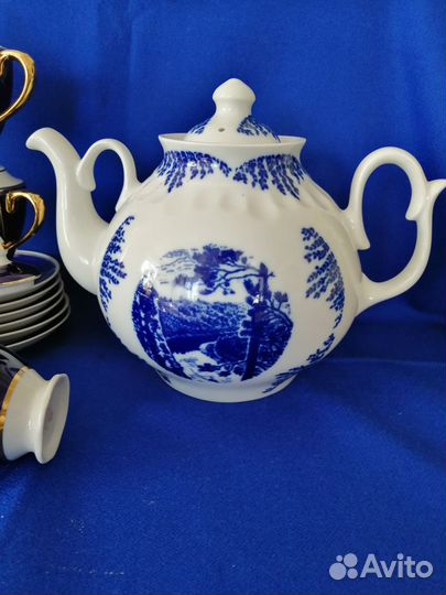 Чайный сервиз и Чайник
