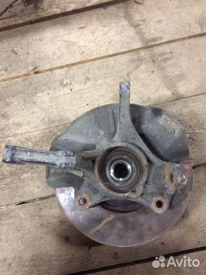 Поворотный кулак передний правый Kia Rio 4