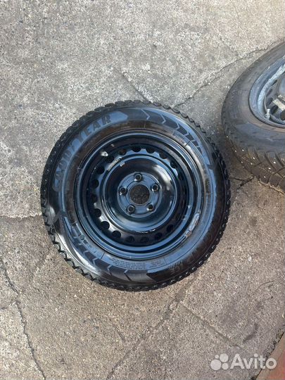 Колеса в сборе 195/65 R15 Зимние шипованые+колпаки