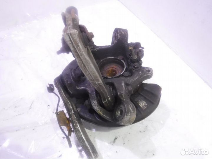 Кулак задний левый 4230550100