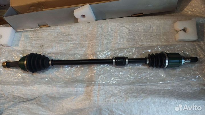 Привод новый (R) Nissan Tiida C11 Versa МКПП АКПП