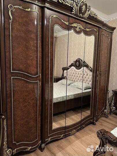 Спальный гарнитур