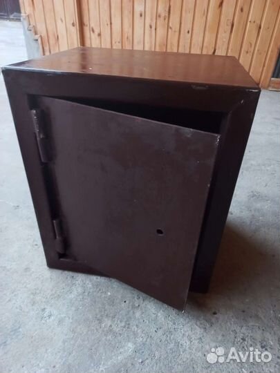 Сейф металлический