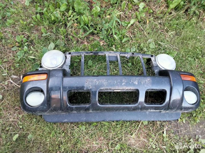 Передний бампер в сборе Jeep Liberty/Cherokee kj