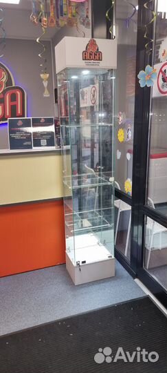 Стеклянные витрины и прилавки