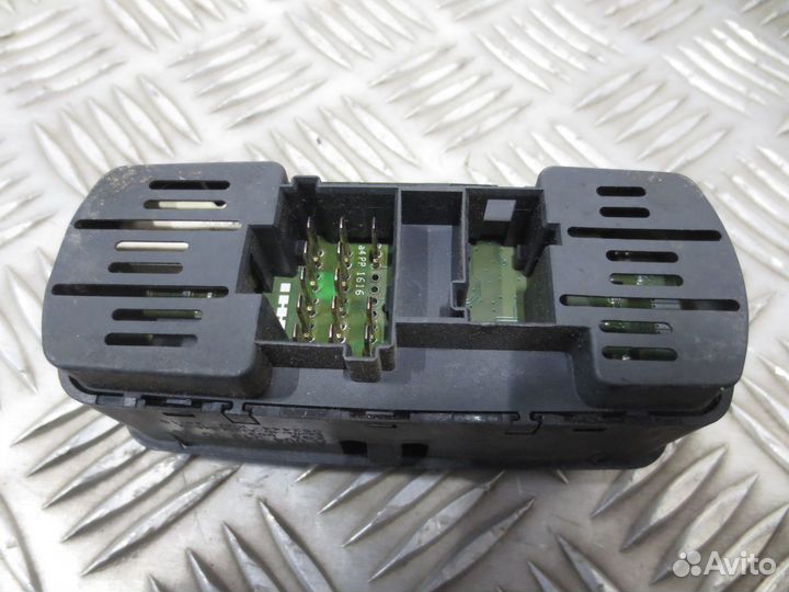 Блок управления стеклоподъемника правой двери Merc