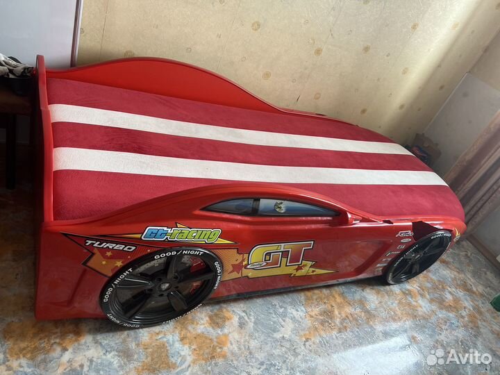 Детская кровать машина