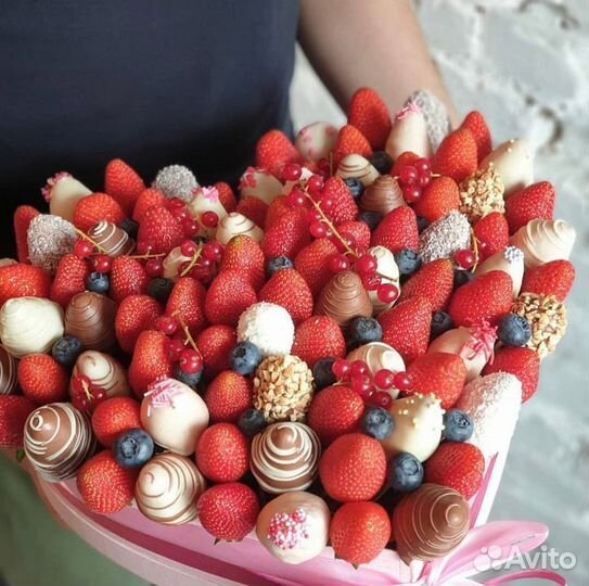 Букет из клубники в шоколаде/ Доставка 24 ч