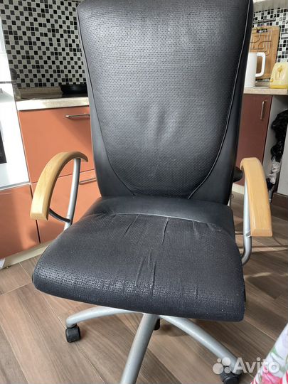 Кресло кожаное