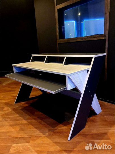 Стол для музыканта