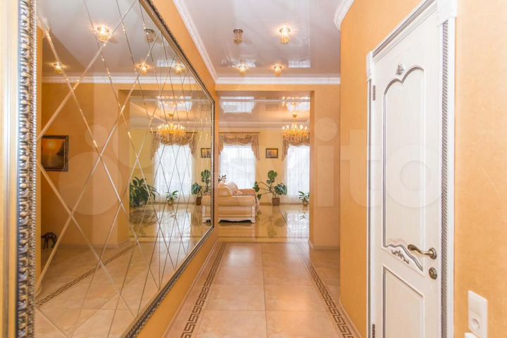 Коттедж 284 м² на участке 15 сот.