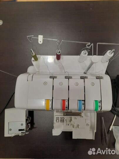 Оверлок 4-х ниточный бытовой