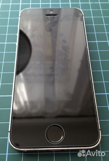 Телефон iPhone SE 2016 128Gb