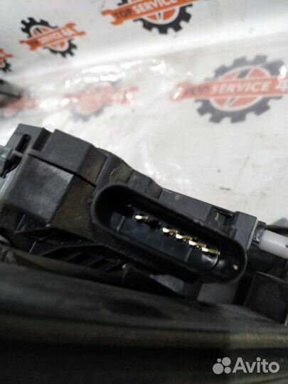 Замок двери задний левый Ford Focus CB8 pnda 2012