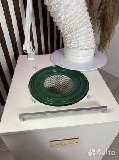 Вытяжка пылесос для маникюра и педикюра