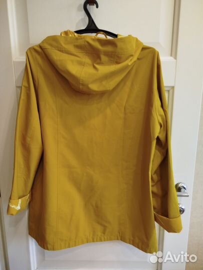 Ветровка женская