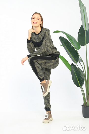 Спортивный костюм женский 48р новый