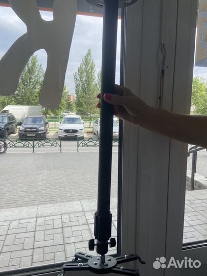 Кронштеин на потолок