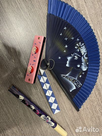 Веер, губная гормошка, дудка, головоломка