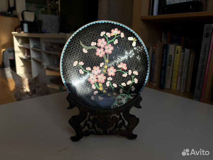 Тарелка на подставке клуазоне