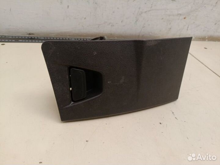 Бардачок левый Ford Focus CB8 1.6L duratec TI-VCT