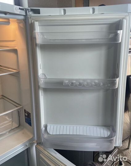 Холодильник бу indesit, высота 167 см