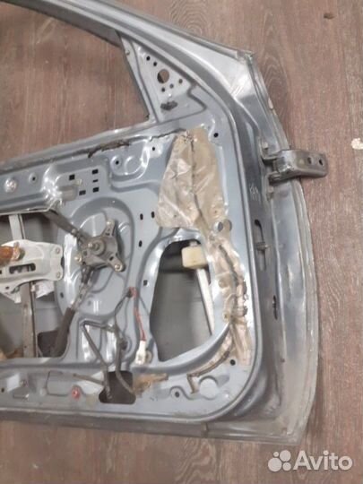Дверь передняя левая Toyota Sprinter E100