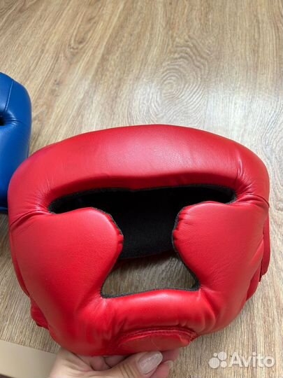 Легкий и надежный тренировочный шлем