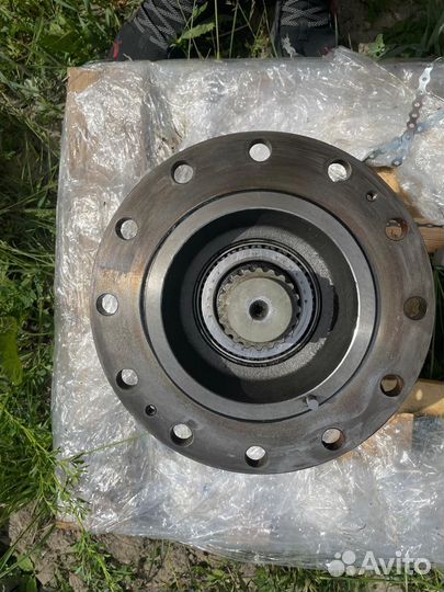 Вал и нижняя часть корпуса поворотного редуктора