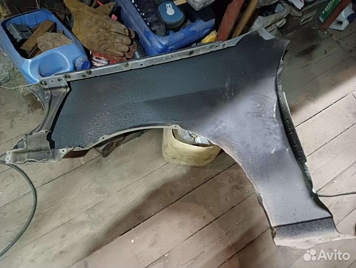 Крыло переднее правое на Тайота mark2