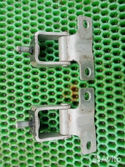 Петля багажника Mitsubishi Colt