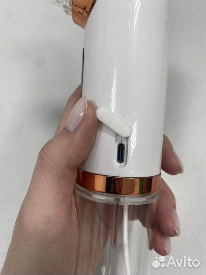 Вакуумный очиститель пор с водным отсеком