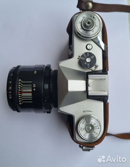 Зеркальный пленочный фотоаппарат zenit-B