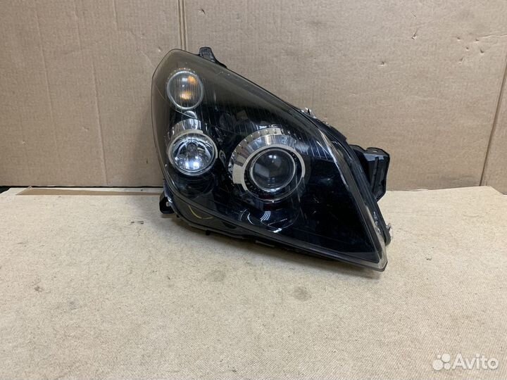 Фара правая RH ксенон адаптивная opel astra H