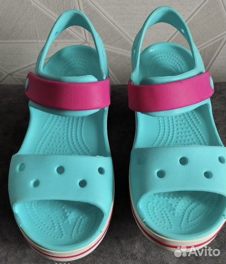 Сандалии crocs j2