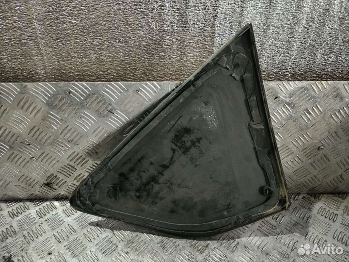 Форточка заднего крыла Toyota Rav4 XA40