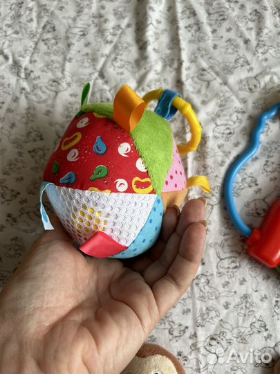 Игрушки для малышей до года