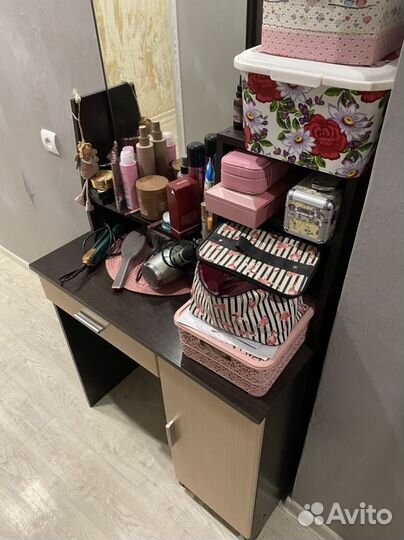 Гримерный туалетный столик