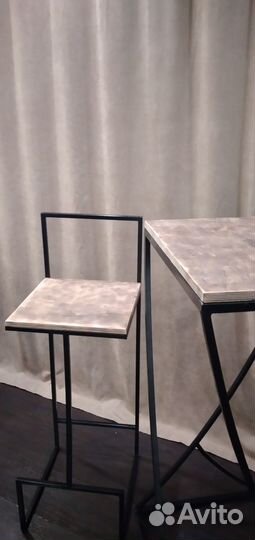 Стол со стульями