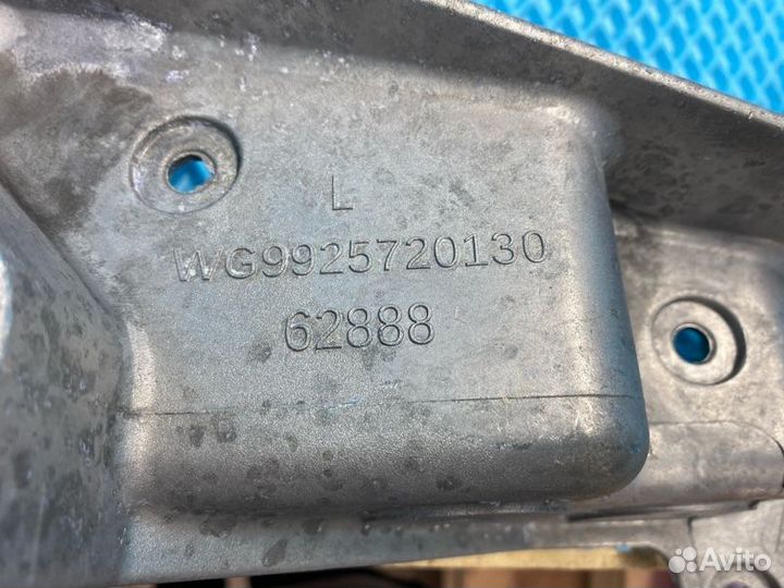 Кронштейн фары передний левый Howo T5G MC07