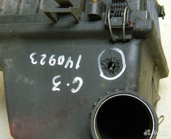 Корпус воздушного фильтра VW Golf 3 (дефект)