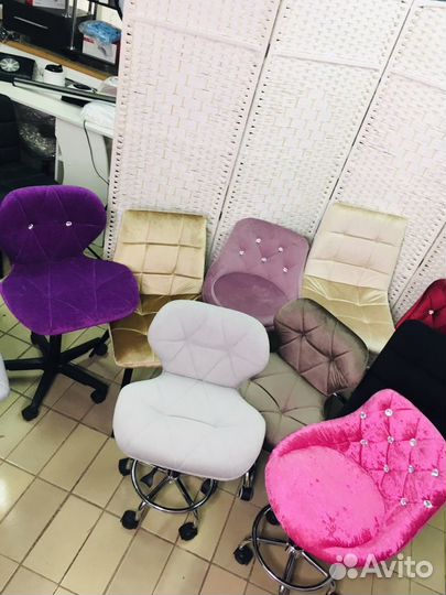 Стулья для мастера маникюра и клиента